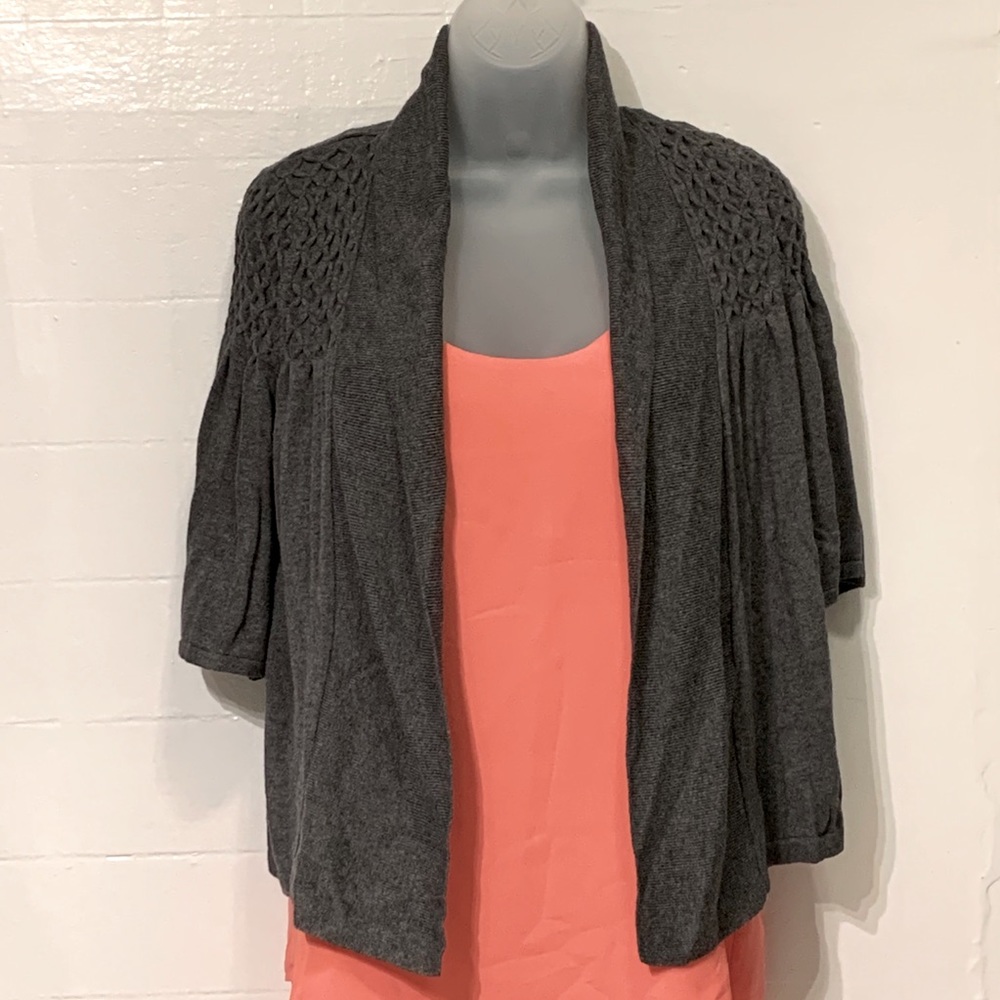 Kenar. Gray 3/4-sleeved cardigan.